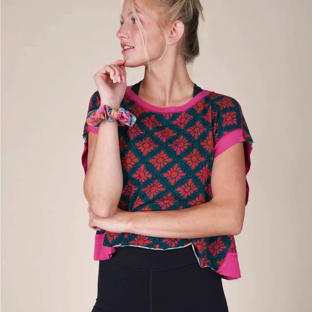 NATURAL LIFE Pink and Red Floral Crop Top